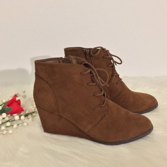 American Rag Baylie Brown Wedge Boots Shoes 9 Medium - Picture 6 of 12